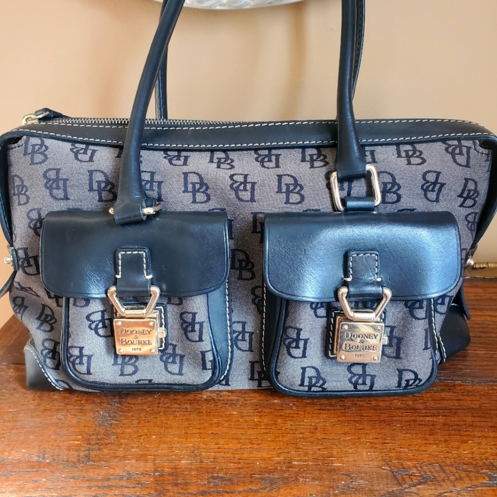 Dooney & Bourke Shoulder bag